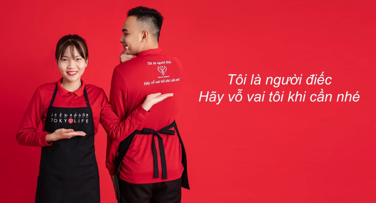 Câu chuyện cảm động về chiếc áo thun đồng phục của nhân viên khiếm thính 8 Câu chuyện cảm động về chiếc áo thun đồng phục của nhân viên khiếm thính - toi la nguoi diec