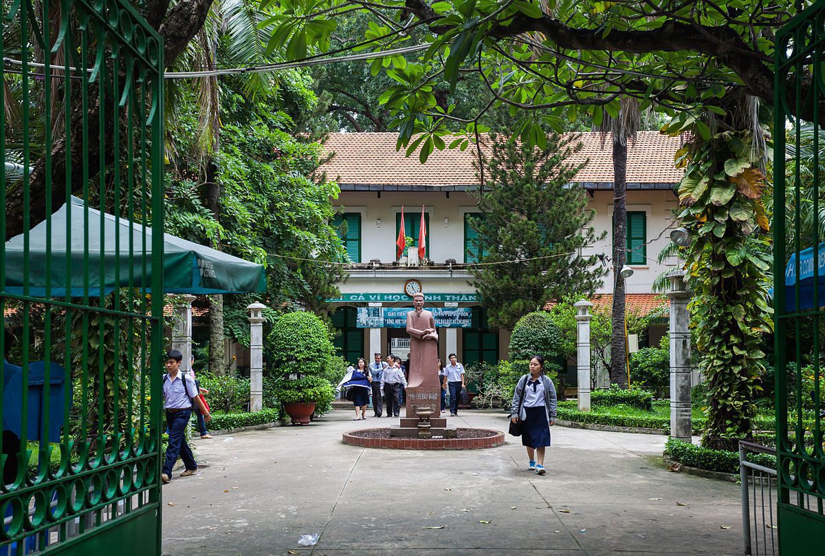Áo thun lớp A8 trường THPT Lê Quý Đôn - 1200px Instituto Le Quy Don Ciudad Ho Chi Minh Vietnam 2013 08 14 DD 01