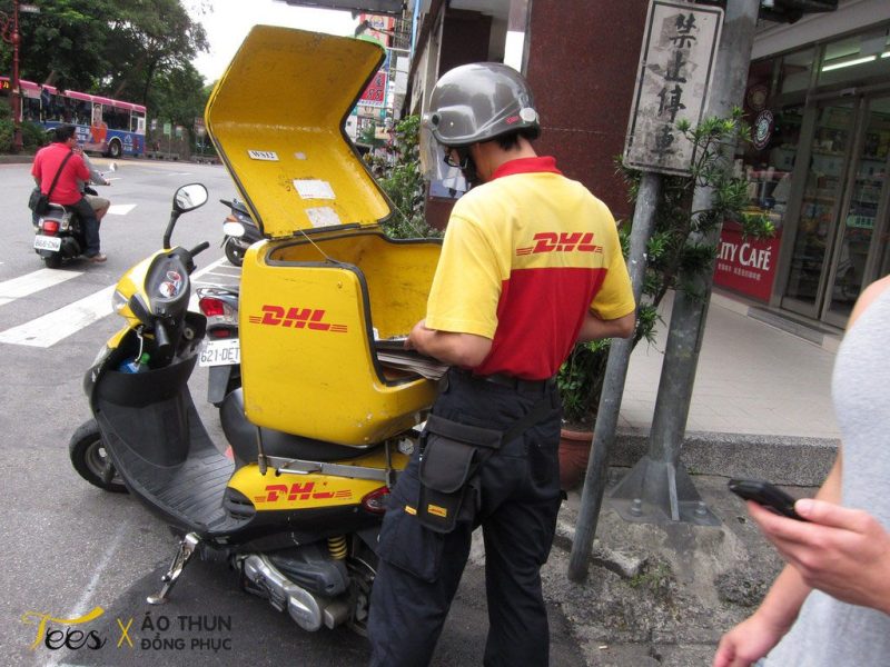 Áo thun đồng phục công ty chuyển phát nhanh DHL Việt Nam - dhl tshirt 1