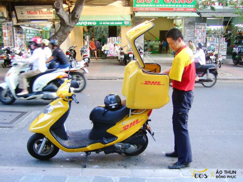 Áo thun đồng phục công ty chuyển phát nhanh DHL Việt Nam - dhl tshirt 17