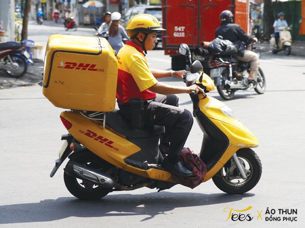 Áo thun đồng phục công ty chuyển phát nhanh DHL Việt Nam - dhl tshirt 2